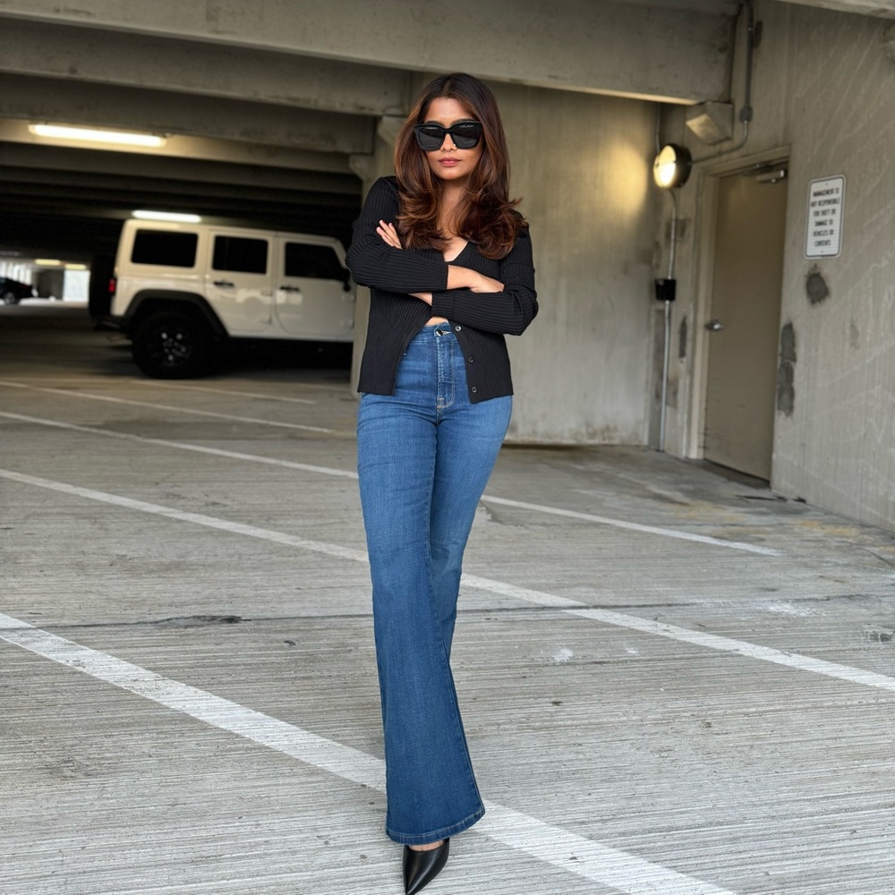 Good American PETITE flare jeans